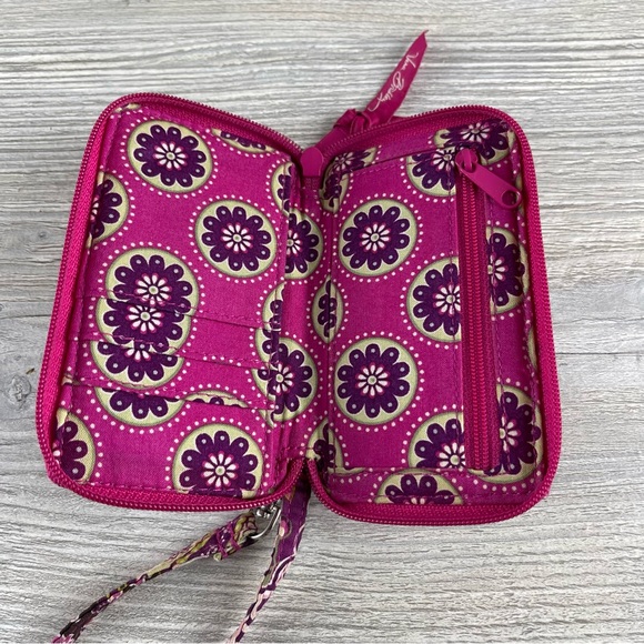 Vera Bradley Retired Very Berry Paisley Wristlet ID Wallet - Picture 4 of 16